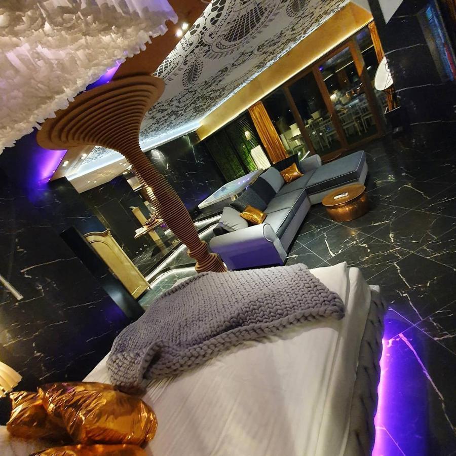 Hotel Ramka & Restaurant & Wine Bar Poznań Buitenkant foto