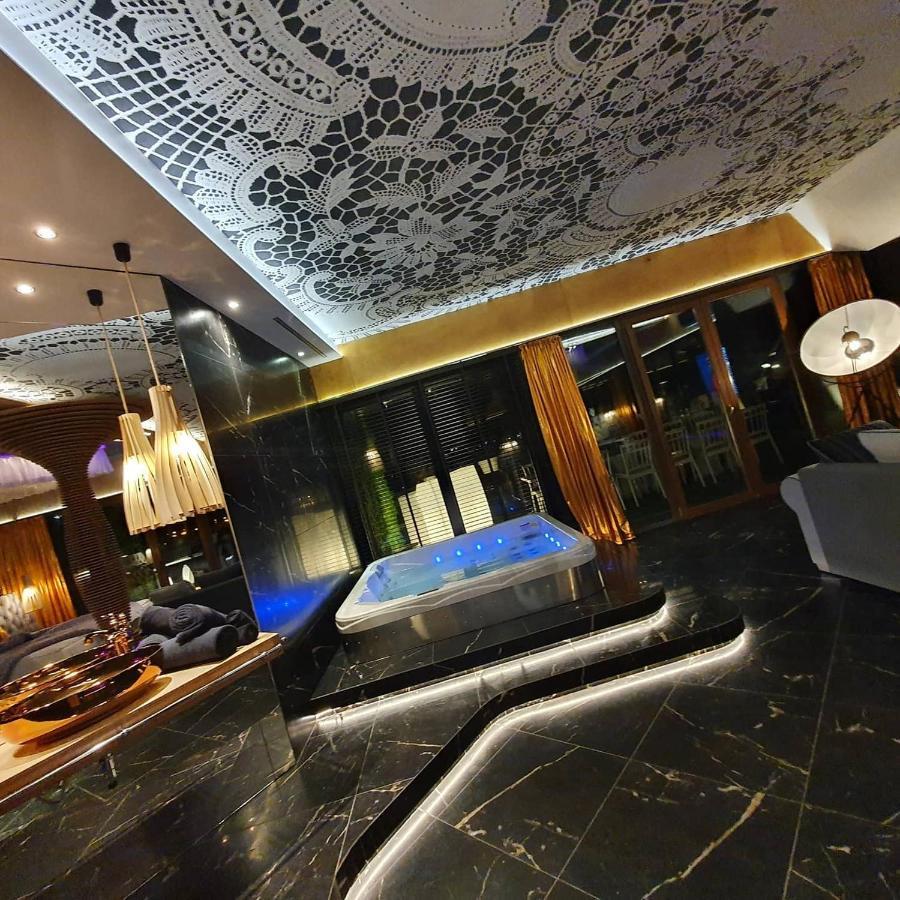 Hotel Ramka & Restaurant & Wine Bar Poznań Buitenkant foto