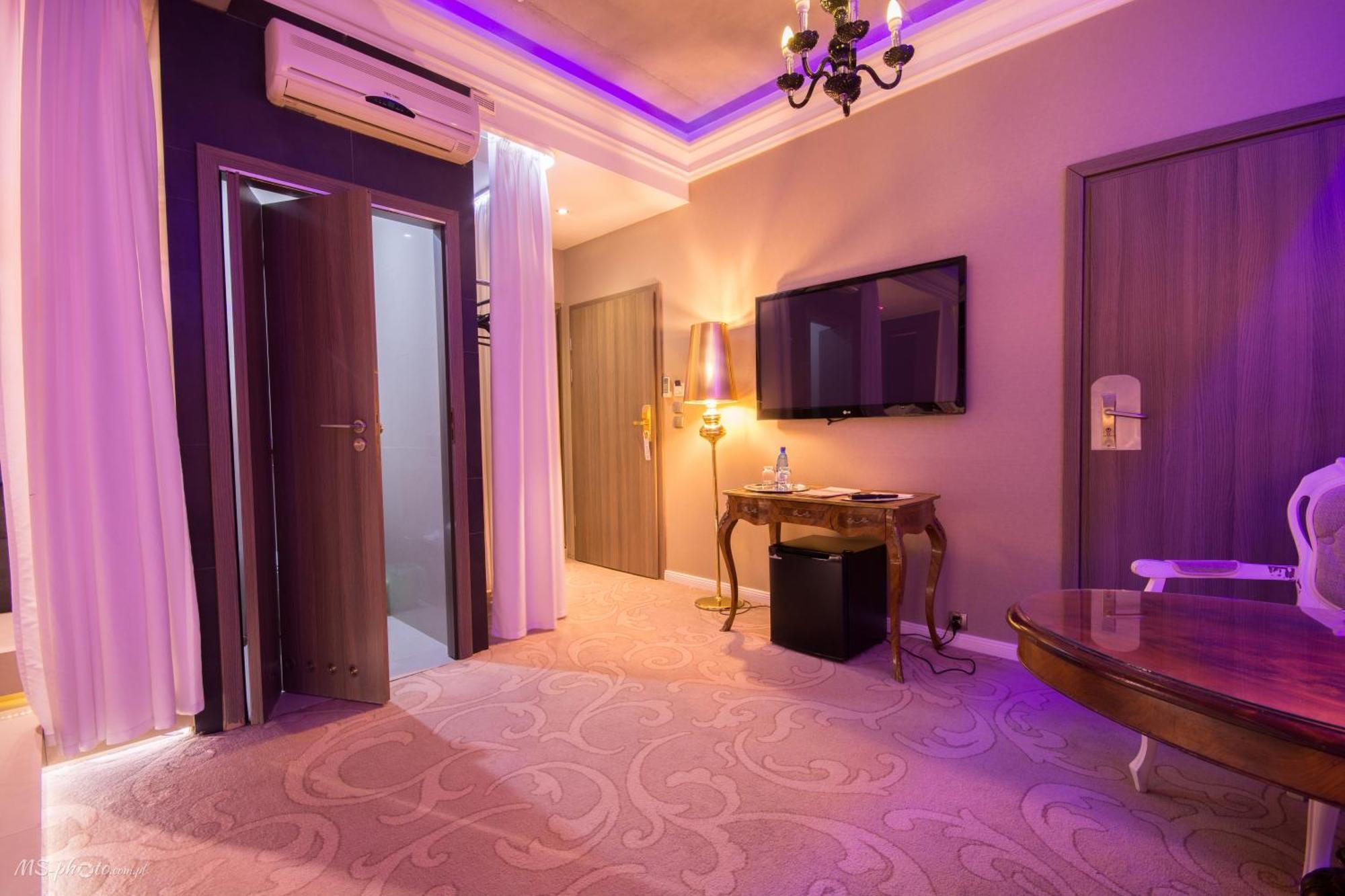 Hotel Ramka & Restaurant & Wine Bar Poznań Buitenkant foto