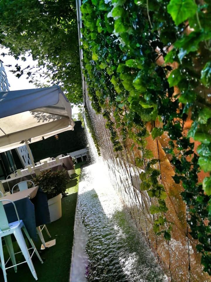 Hotel Ramka & Restaurant & Wine Bar Poznań Buitenkant foto