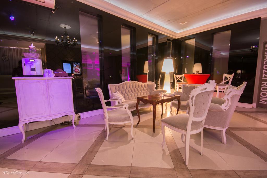 Hotel Ramka & Restaurant & Wine Bar Poznań Buitenkant foto